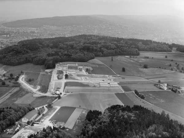 1964: Auf der ersten Baustelle entsteht das Geb?ude fr die Kernphysik (HIK). (Bild: ETH-Bibliothek / Comet Photo AG)