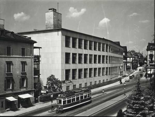 ca. 1934: das Maschinenlaboratorium (ML) an der Ecke Sonneggstrasse und Universit?tsstrasse. (Bild: ETH-Bibliothek)