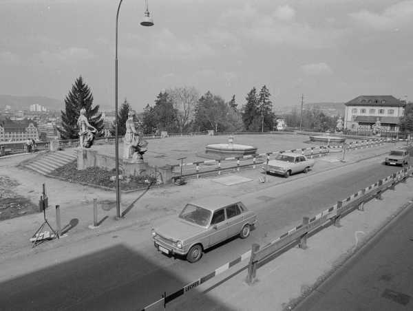 1972: Die Autos fahren oberirdisch, doch die heutige Polyterrasse mit Unterfhrung ist im Bau. (Bild: ETH-Bibliothek / Kurt Schollenberger)