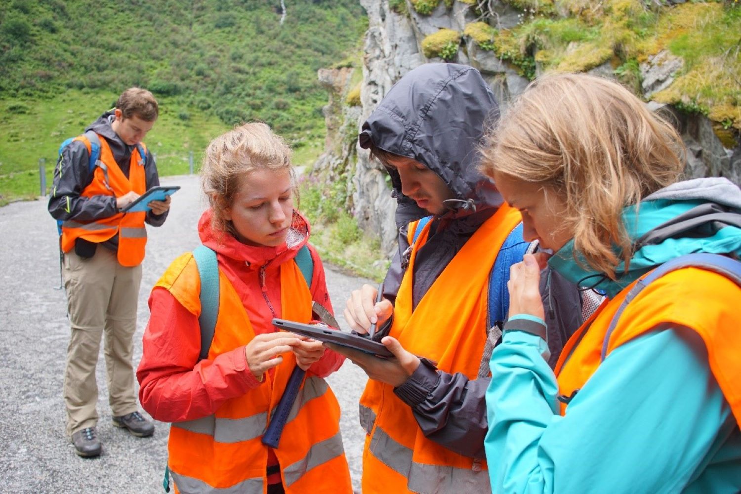 Detailinformationen zu Implementing digital mapping and data acquisition in geology field courses