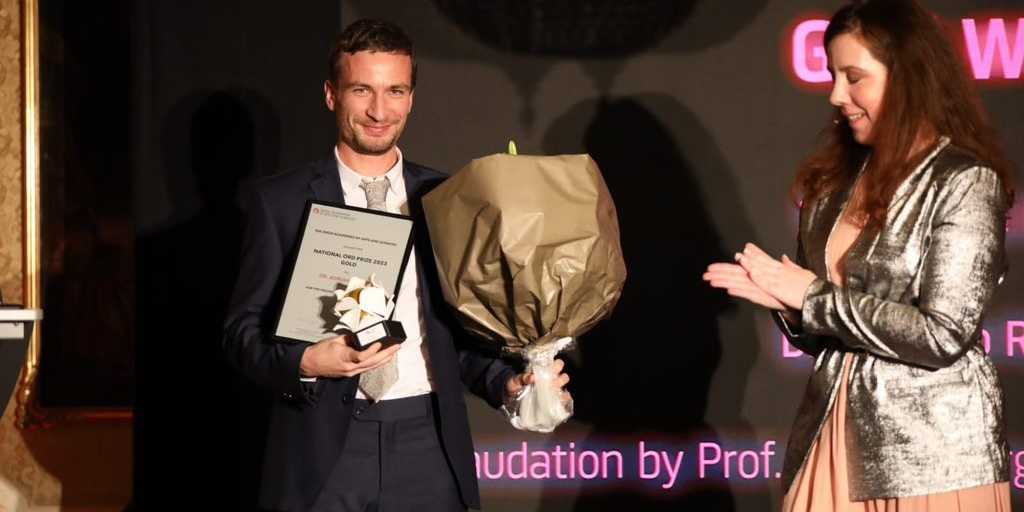Adriano Rutz an der Preisverleihung. Er gewinnt den ersten Schweizer ORD-Preis