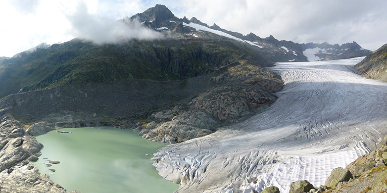 Vergr?sserte Ansicht: Der Rhone-Gletscher mit natürlichem Schmelzwasser-See.