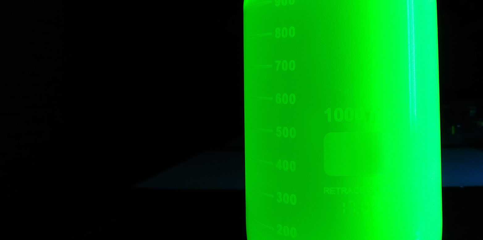 Vergr?sserte Ansicht: ETH-Chemiker haben mit einer Leuchtdiode das bisher reinste Grün erzeugen können. Für TV-Bildschirme ist das eine gute Nachricht. (Bild: Sudhir Kumar / ETH Zürich)