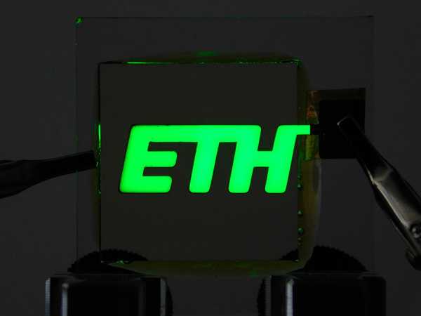 Auch das ETH-Logo l?sst sich mit der neuen LED-Technologie ultragrn abbilden.