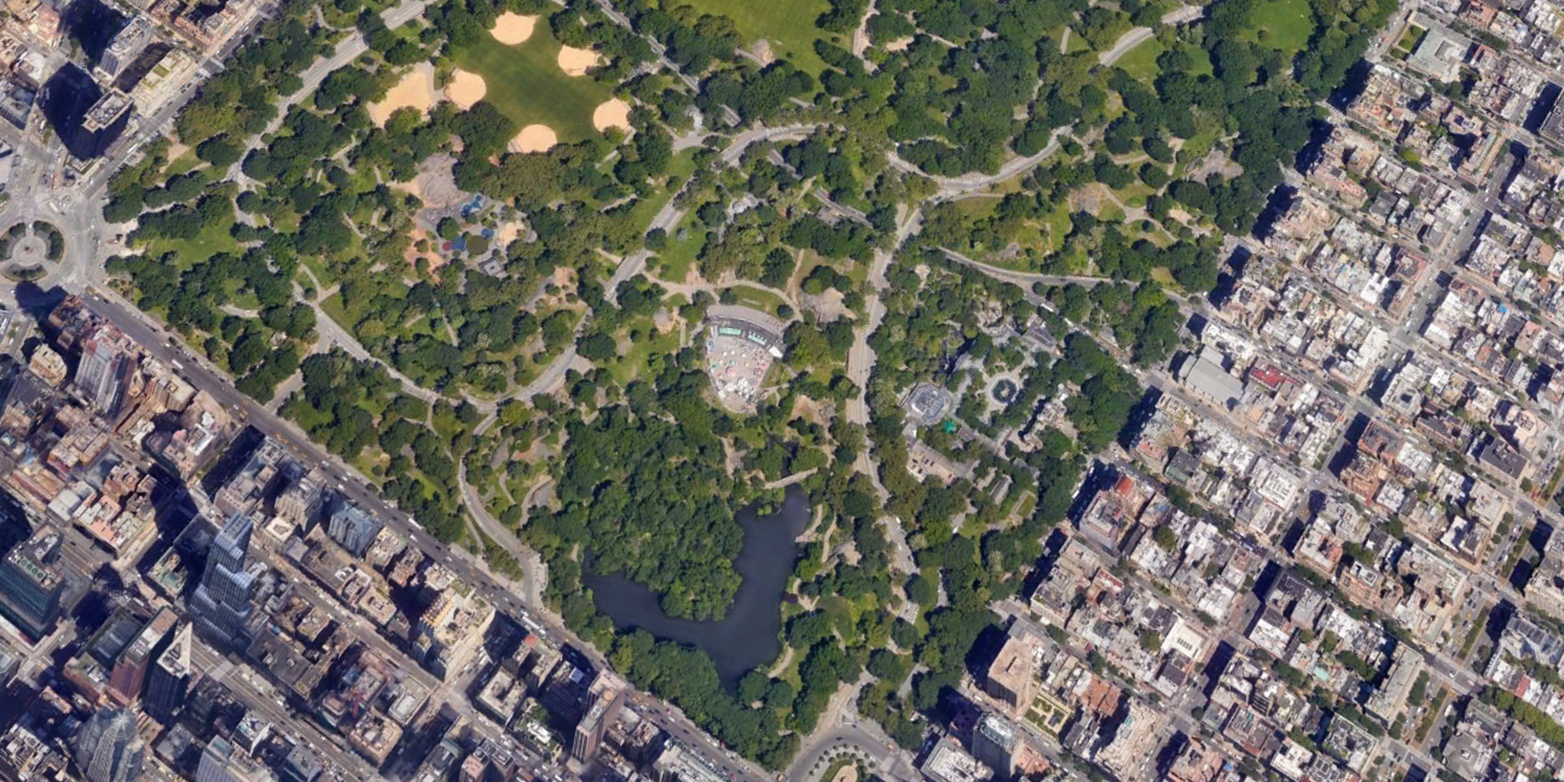 Vergr?sserte Ansicht: Die Oberfläche einer Zelle und ihrer Oberflächenproteine ist proportional zur dreifachen Grösse des New Yorker Central Park und der Menschen, die sich darin aufhalten. Baseballfelder entsprechen funktionalen Einheiten, die Spieler einzelnen Proteinen mit speziellen Funktionen. (Bild: Google Earth/Landsat/Copernicus)
