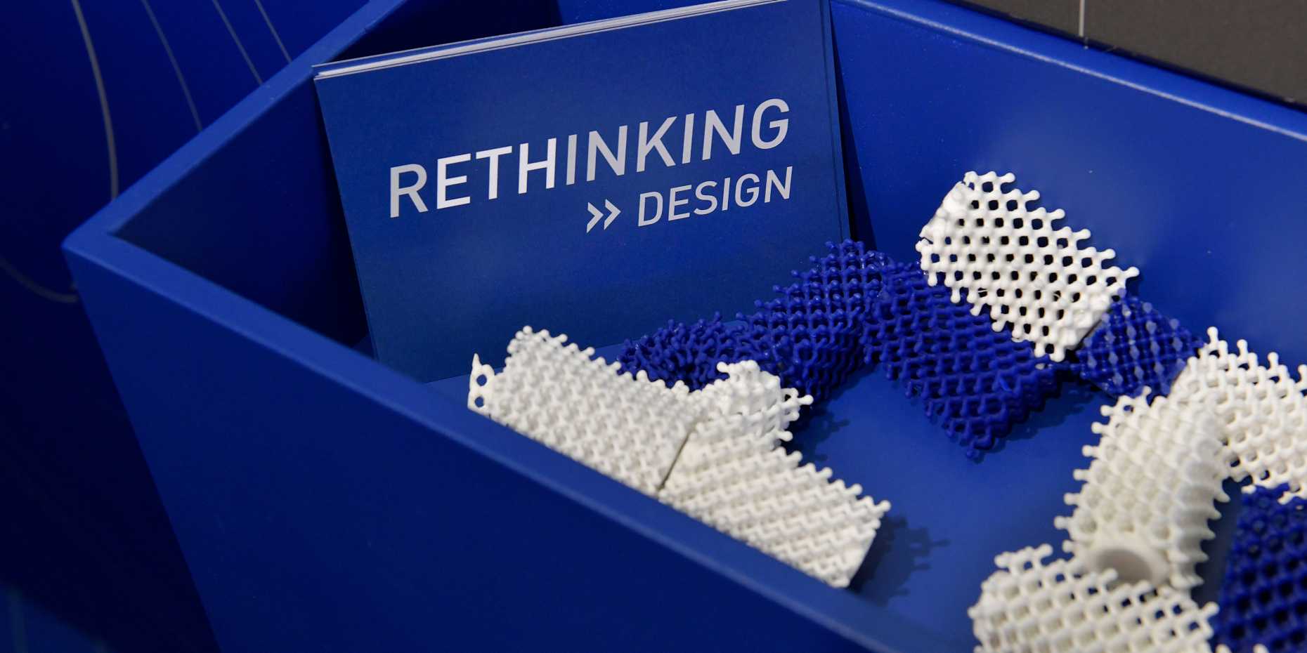 Während der Ausstellung «Rethinking Design» präsentierte das ETH-Spin-off Spectroplast flexible Silikon-Elemente aus dem 3D-Drucker. (Foto: ETH Zürich / Andreas Eggenberger)