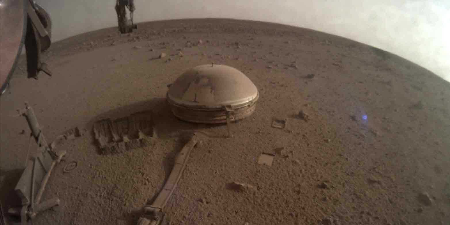 Staubbedecktes Seismometer auf dem Mars