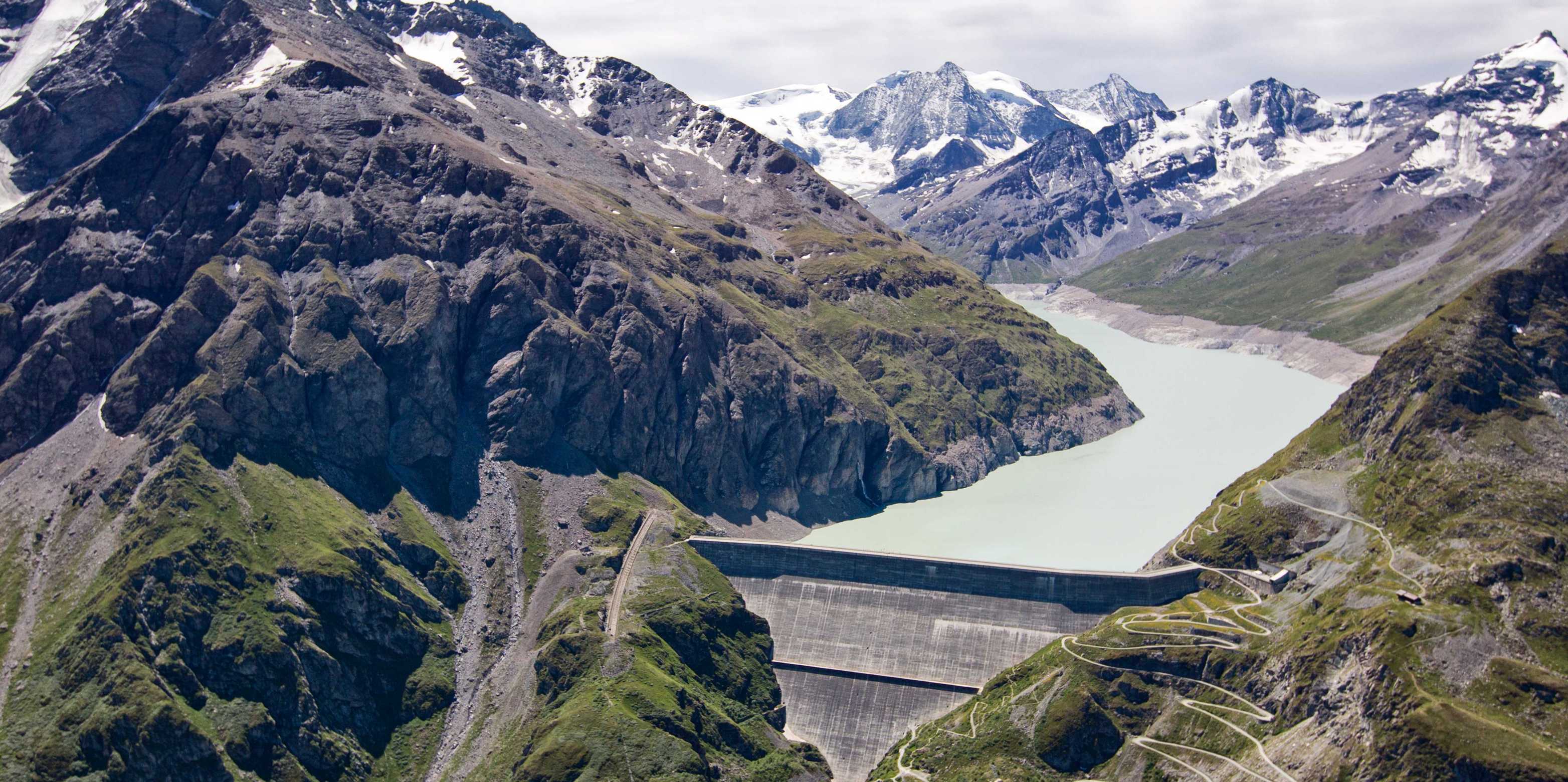 Der Staudamm Lac des Dix mit dem Panorama im Hintergrund