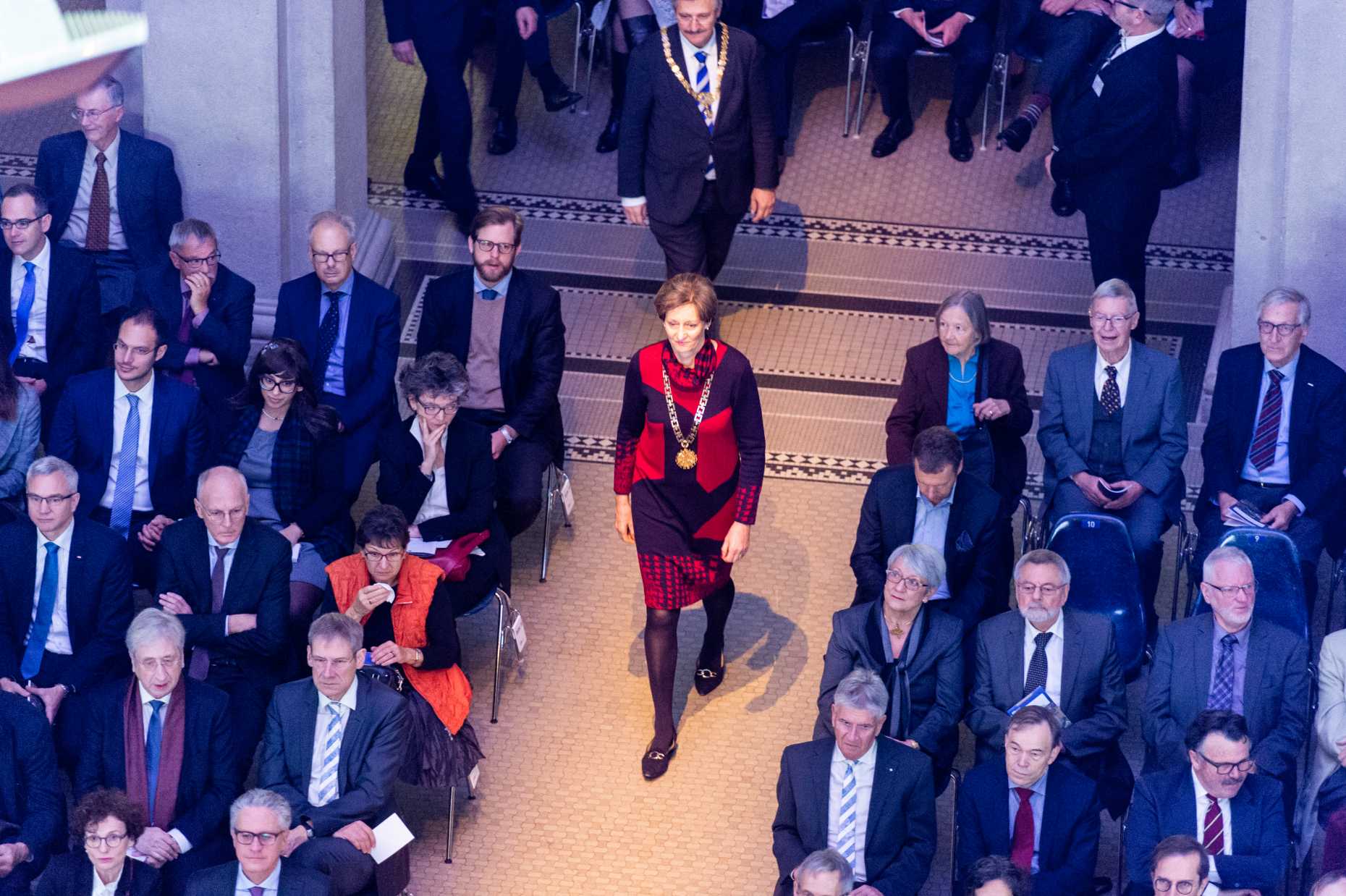 ETH-Rektorin Sarah Springman beim Einmarsch am ETH-Tag 2018. (Bild: ETH Zürich / Oliver Bartenschlager)