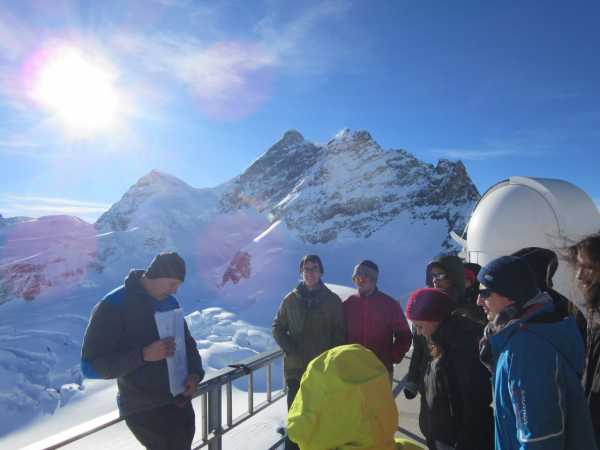 Und noch eine spannende Exkursion: Auf dem Jungfraujoch erhalten Master-Studierende im Fach Angewandte Glaziologie einen Einblick zu verschiedenen Fallbeispielen aus der Gletscherforschung.