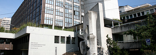 Eingang Gebäude ETZ des Departements Informationstechnologie und Elektrotechnik, ETH Zürich