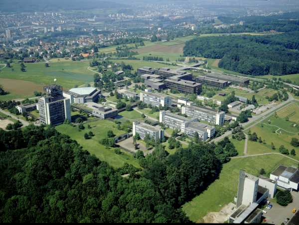 1988: The H?nggerberg campus with the H?ngg neighbourhood in the background. (Photograph: ETH Library / Dieter Enz).