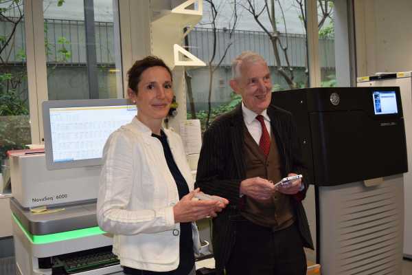 Tanja Stadler and Max R?ssler in the sequencing laboratory