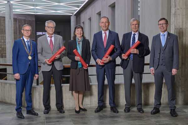 ETH Zurich Rector Gnther Dissertori (left) and president Jo?l Mesot (right) with four guests awarded by the ETH.