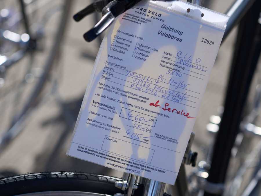 Enlarged view: Bike with receipt at the ETH Velob?rse Polyterrasse