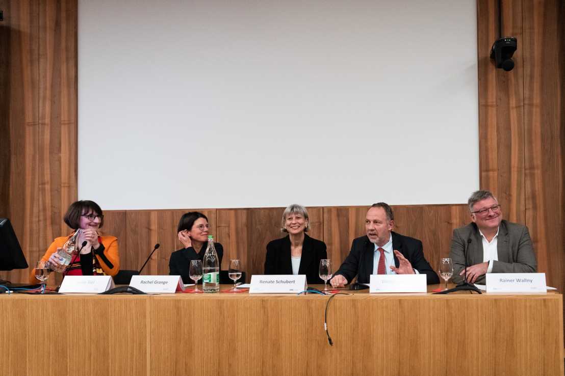 Panel, von links nach rechts: Heike Riel, Rachel Grange, Renate Schubert, Detlef Günther, Rainer Wallny