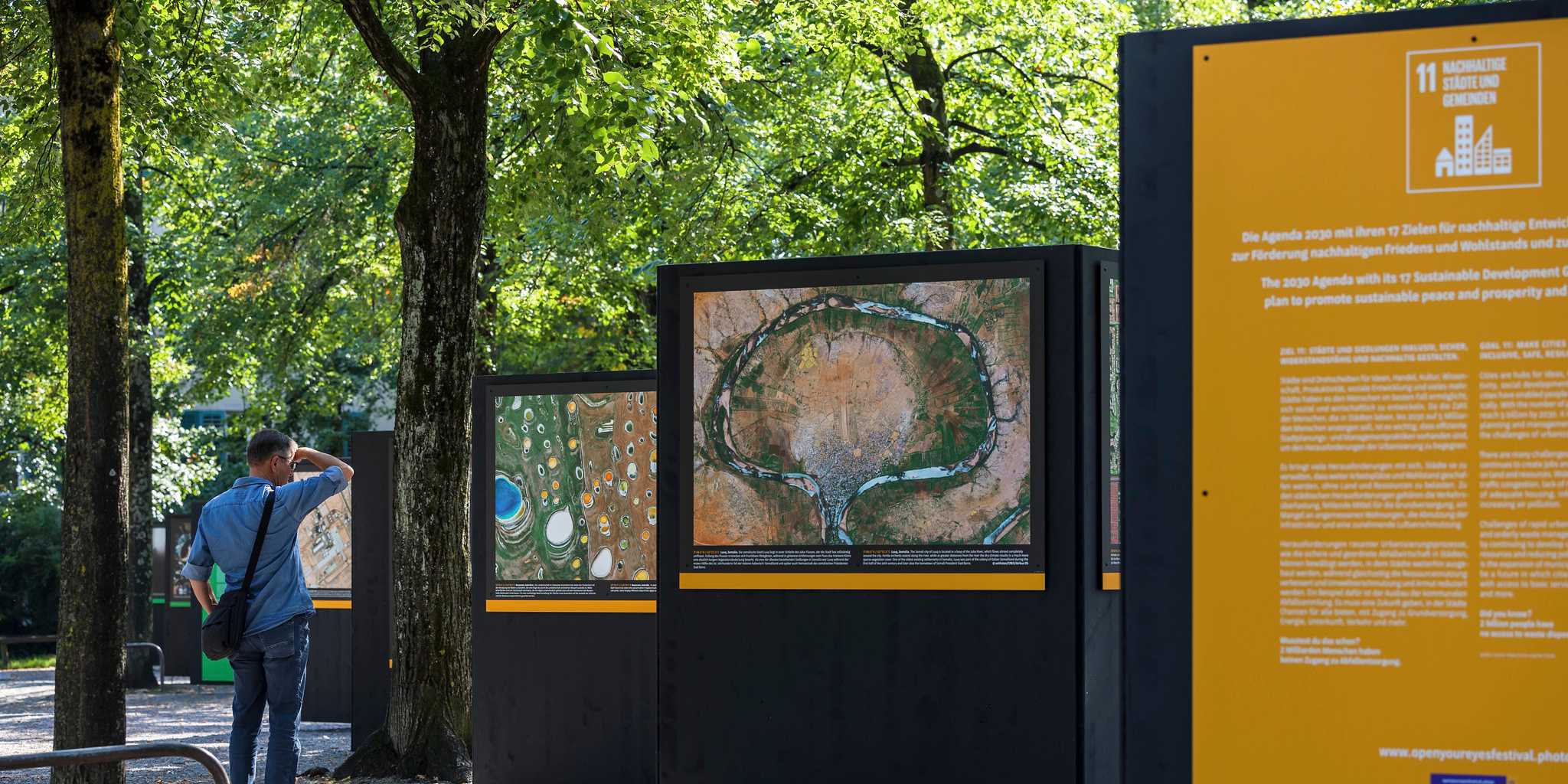 Die Ausstellungsinsel auf dem Lindenhof repräsentiert das SDG 11 "Nachhaltige Städte und Gemeinden".